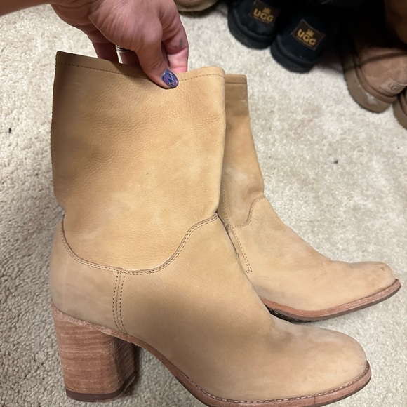 Frye Tan Heeled Boots Western-Inspired Suede - Picture 1 of 4